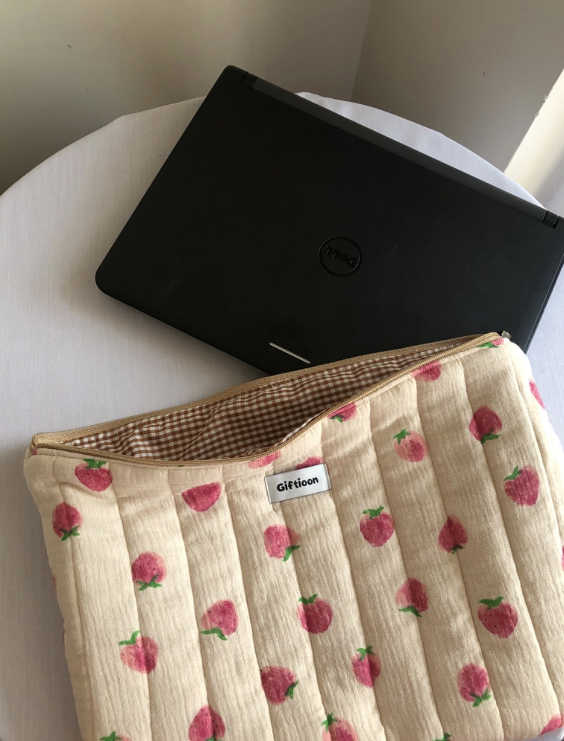 کاور لپتاپ/آیپد توت فرنگی کرم 🍓