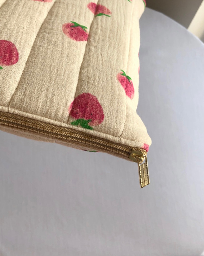 کاور لپتاپ/آیپد توت فرنگی کرم 🍓