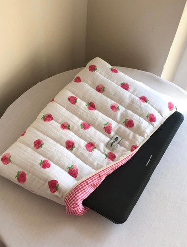 کاور لپتاپ/آیپد توت فرنگی سفید🍓