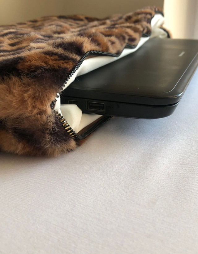 کاور لپتاپ/آیپد پلنگی خزدار وارداتی 🐆